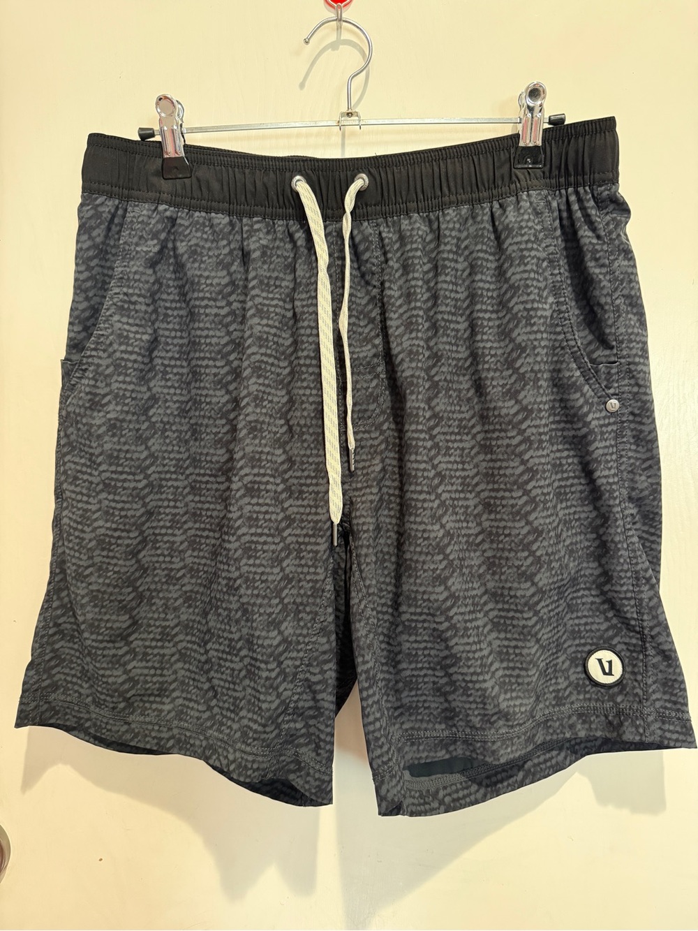 VUORI MEN'S KORE SHORT 7.5" Athletic Short Black Basket size L